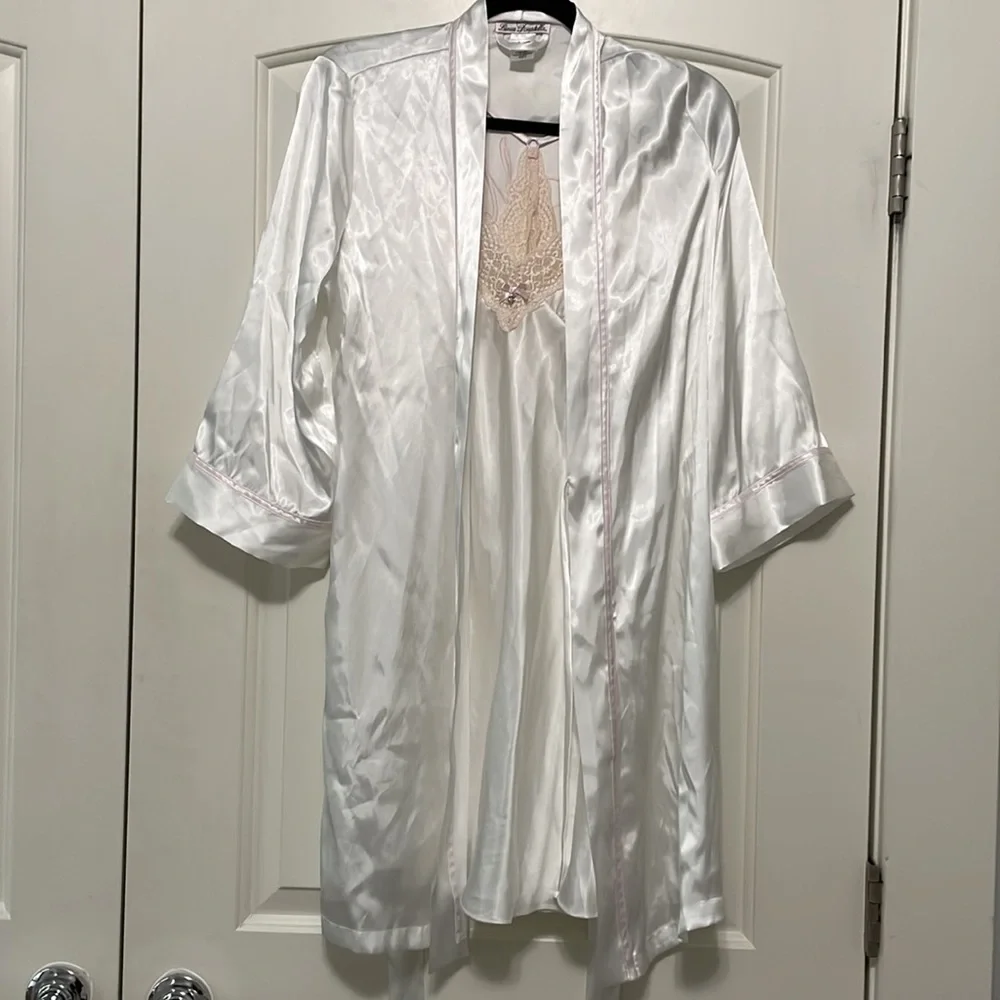 NWOT Linea Donatella Mrs. Embroidered Wrap Robe and Chemise Nightgown Set